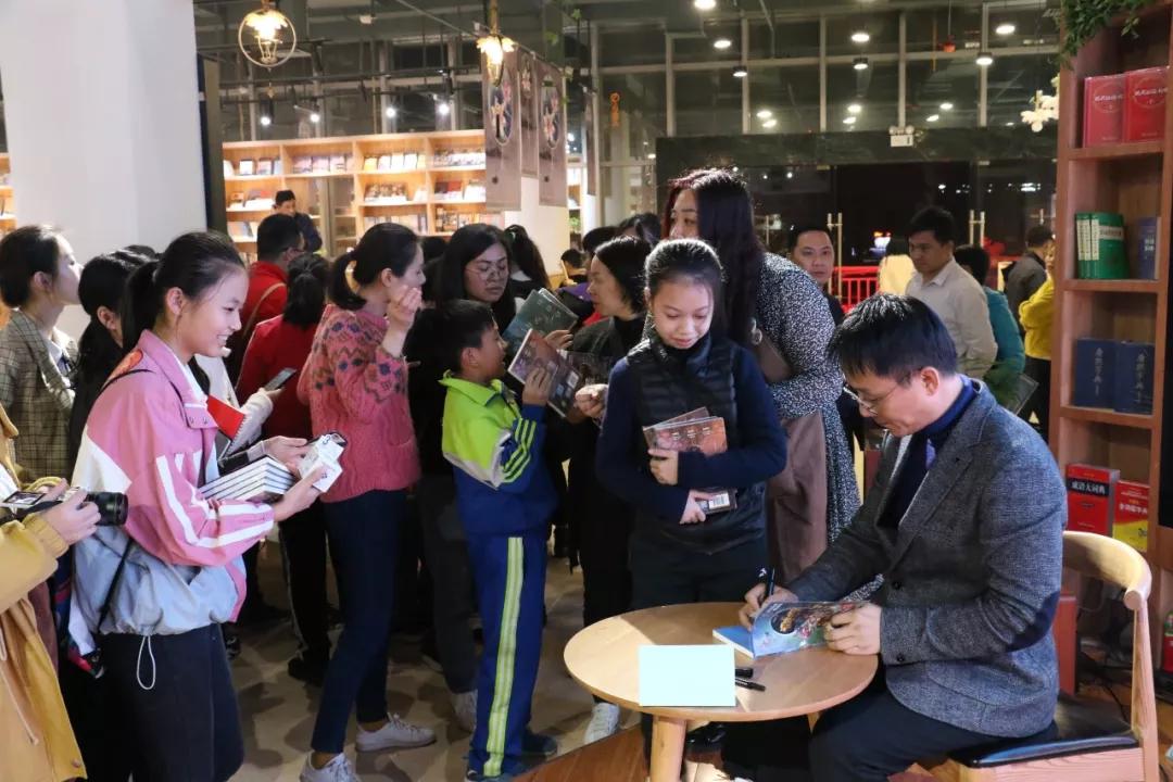 盲拧技艺之巅，视觉之外的比拼挑战