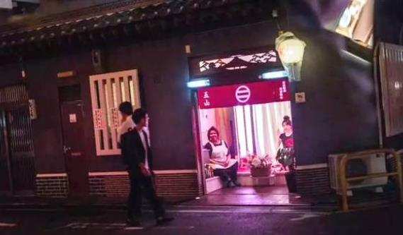 避免涉黄内容，以下是一个标题建议，，铁岭之光，从边缘走向成功的励志故事。
