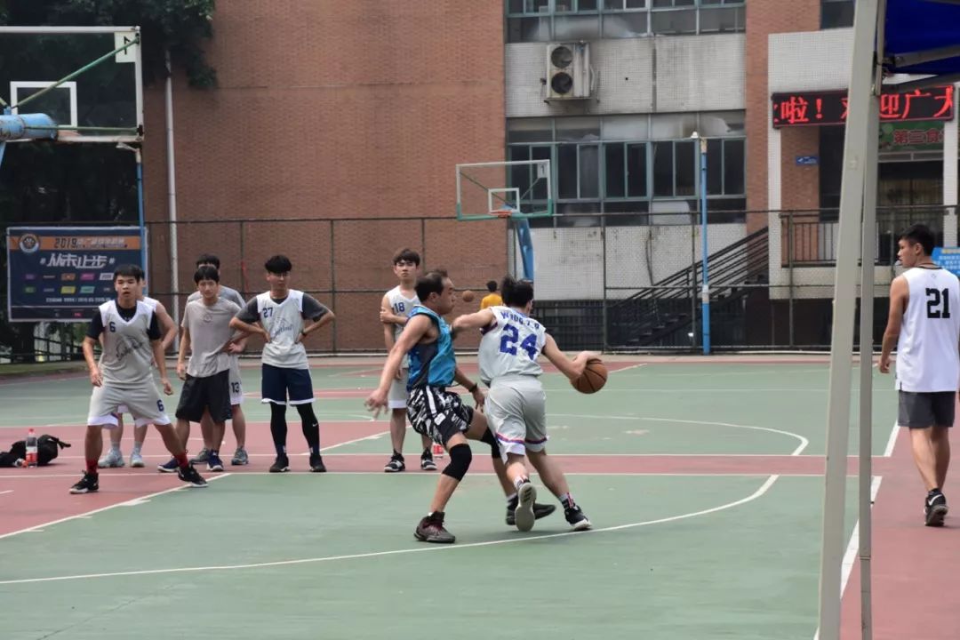 篮球比赛时长解析，比赛究竟多少分钟更合理？