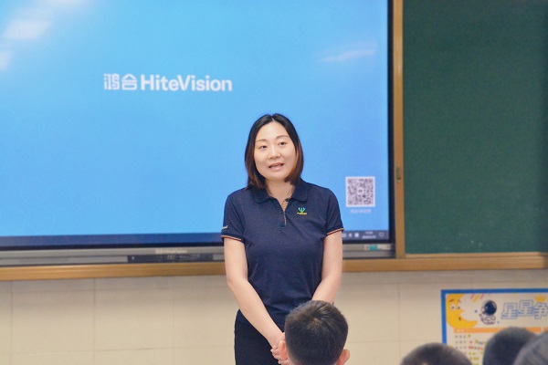 蒋靖带你领略科技魅力，全新高科技产品惊艳亮相！