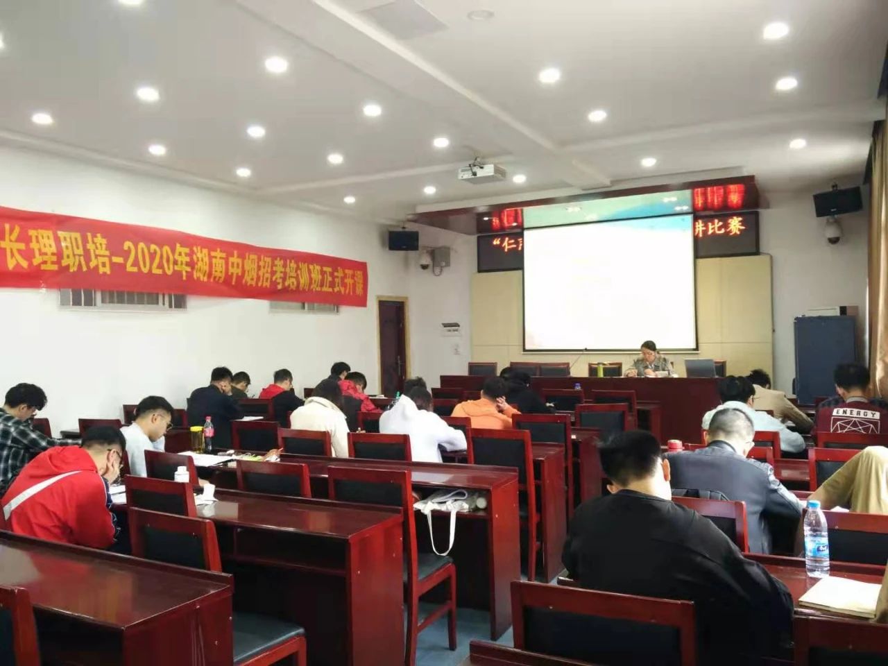 2024年正版资料免费大全视频,执行验证计划_桌面款13.503