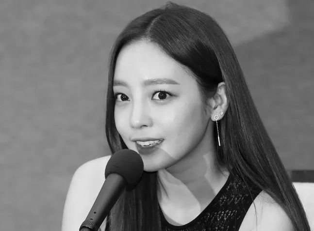 去世的女演员，秘密剧院与小巷的记忆