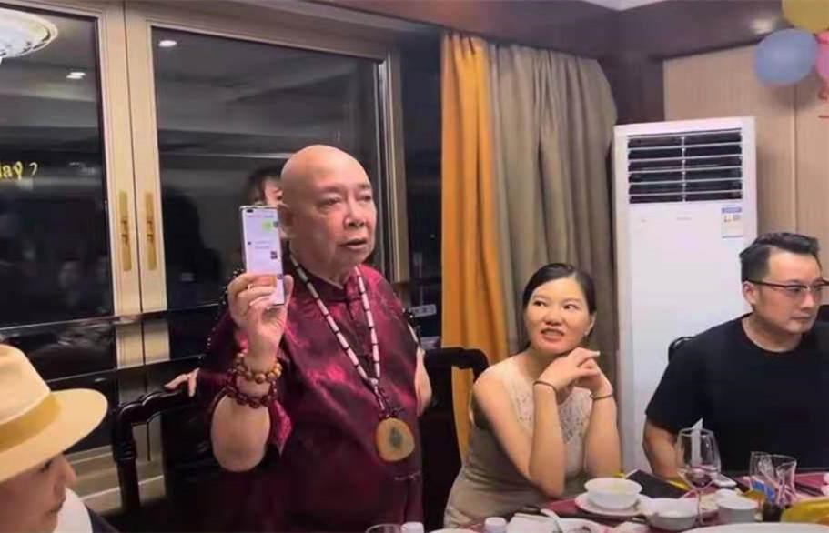 香港演员肥妈，自信闪耀的励志人生旅程