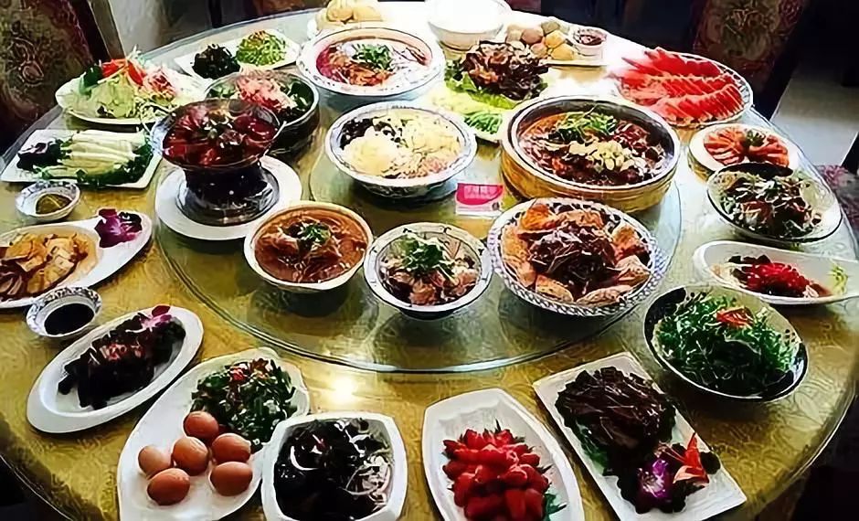 餐饮文化新潮流，与自然美景的美食之旅，探寻内心宁静与平和之道